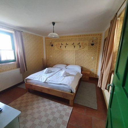 Sobe Kod Baje - Baranjska Kuca Bed and Breakfast Karanac Buitenkant foto