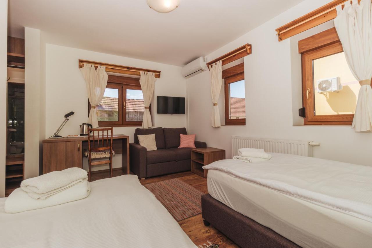 Sobe Kod Baje - Baranjska Kuca Bed and Breakfast Karanac Buitenkant foto