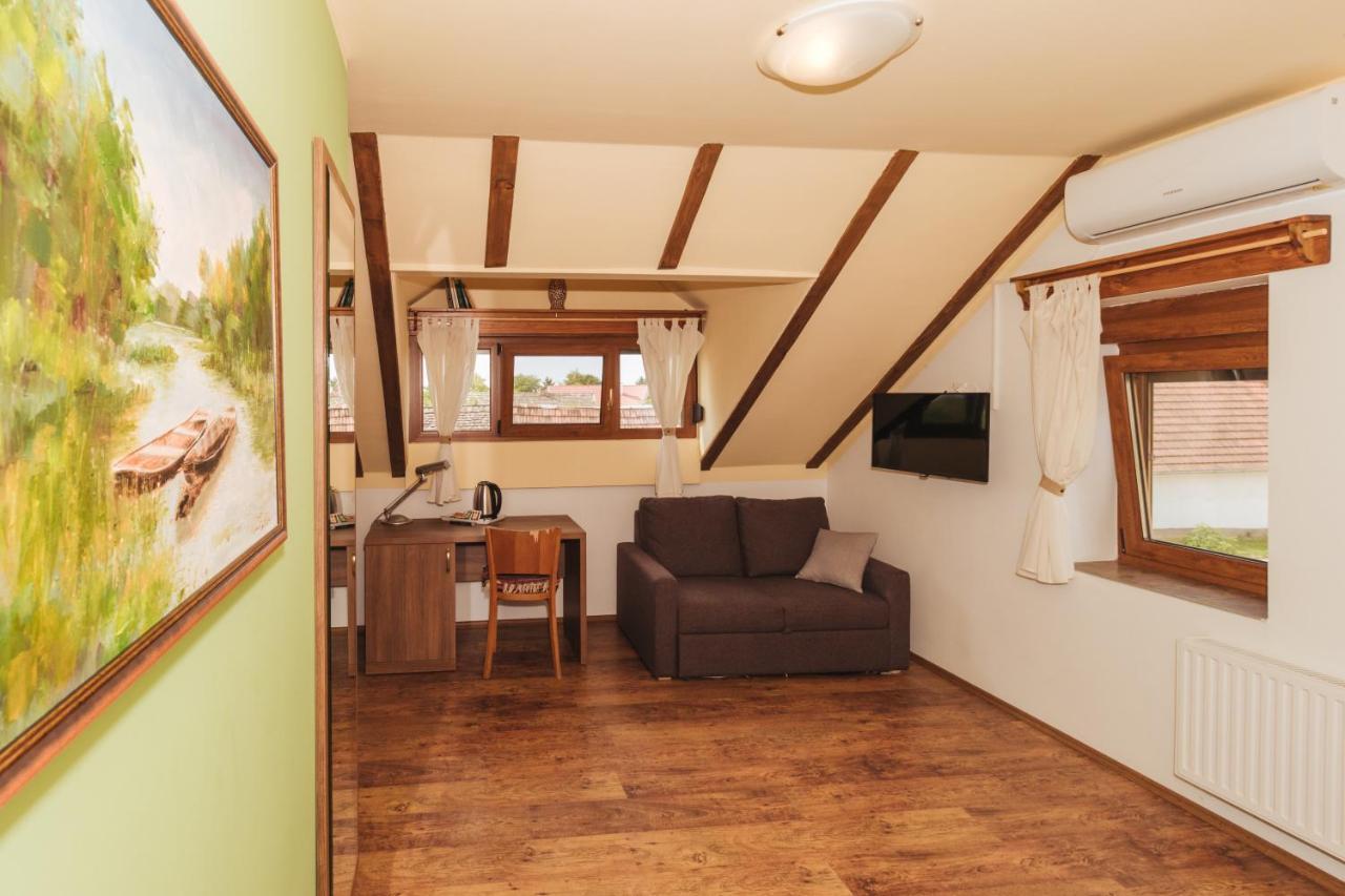 Sobe Kod Baje - Baranjska Kuca Bed and Breakfast Karanac Buitenkant foto